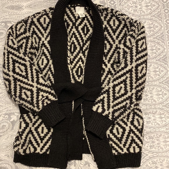 Belt Black and White Sweater - Picture 4 of 5